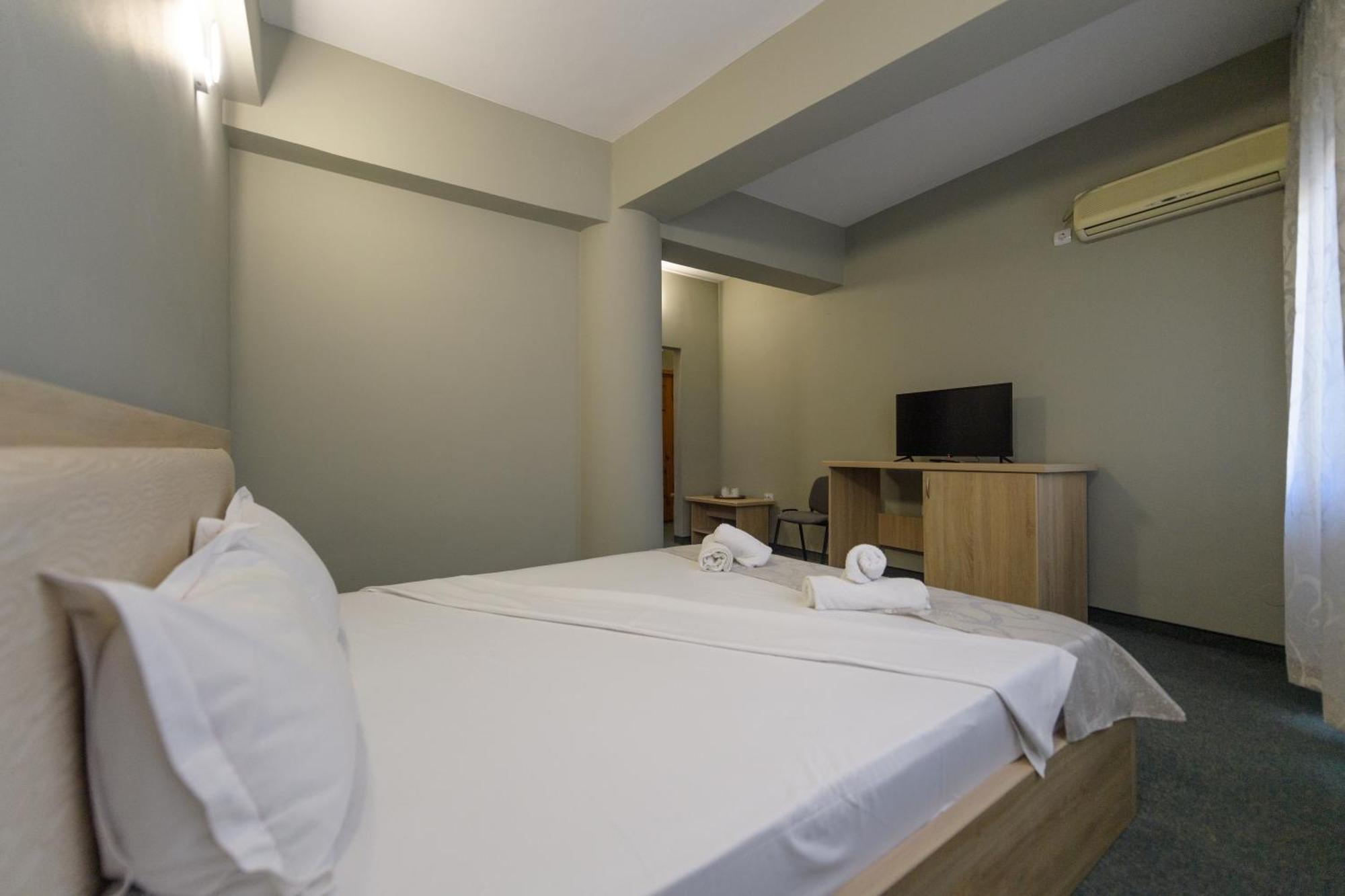 Hotel Cora Constanta Bagian luar foto